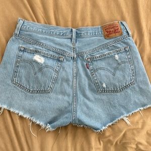 Levi’s 501 high rise shorts- light wash with distressing size 31